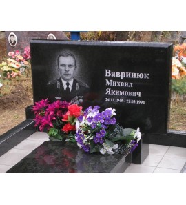 Прямоугольный горизонтальный памятник для мужчины