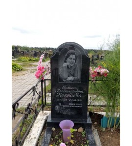 Вертикальный стандартный памятник из гранита