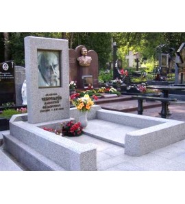 Прямоугольный памятник на могилу из серого гранита